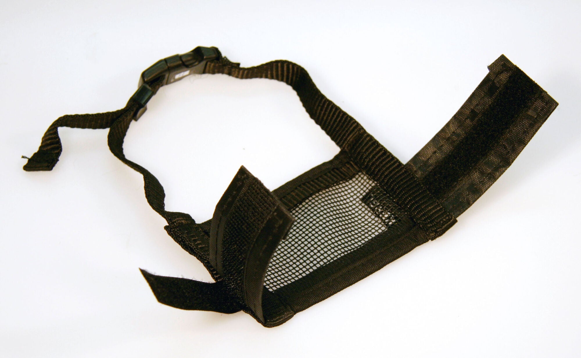 Nylon muzzle for travel